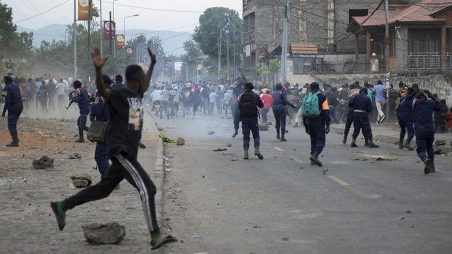 Pemerintah Kongo larang demonstrasi di Kinshasa karena aksi yang menargetkan kantor PBB dan beberapa kedutaan besar.