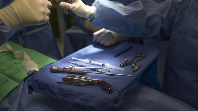 tim dokter bedah saraf Mayapada Hospital Bandung sukses mengangkat tumor hipofisis dengan metode endoskopi transnasal transsphenoidal yang minim sayatan.