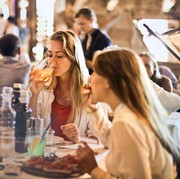 Hati-hati, Ini 4 Makanan & Minuman Enak Tapi Jahat yang Bikin Dietmu Berantakan