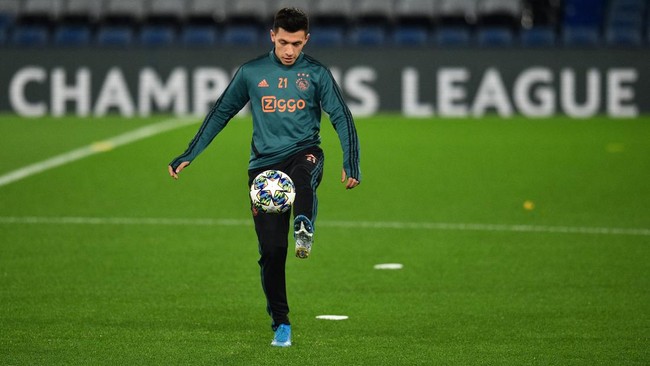 Manchester United meresmikan perekrutan pemain belakang asal Argentina Lisandro Martinez, Rabu (27/7).