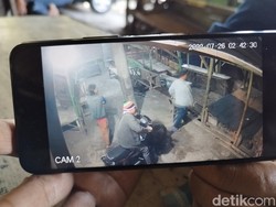 Terekam CCTV, Warkop di Gresik Ludes Dibobol Tiga Maling