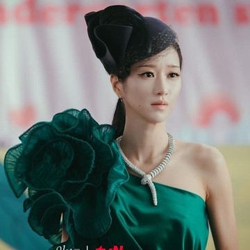 Intip Fashion Seo Yea Ji di Drakor 'Eve! Pakai Outfit Berkelas Hingga Gaun Karya Desainer Ternama