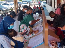 Berburu Syarat, Calon Peserta Seleksi Perangkat Desa Klaten Padati Polres-RSJ
