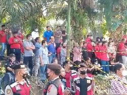Proses Ekshumasi Brigadir J Jadi Tontonan Warga