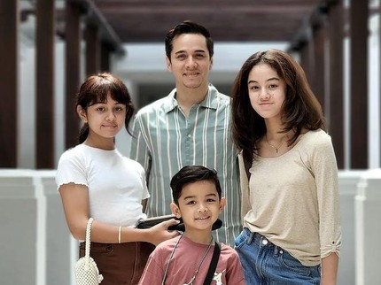 5 Potret Ayah Artis Antar Anak Sekolah, Ada Ammar Zoni hingga Rio Stokhorst