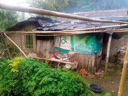Pilu Ratusan Keluarga Sukabumi Tinggal di Gubuk Reyot