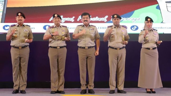 ATR/BPN PNS Uniforms Now Wear Berets and Command Sticks