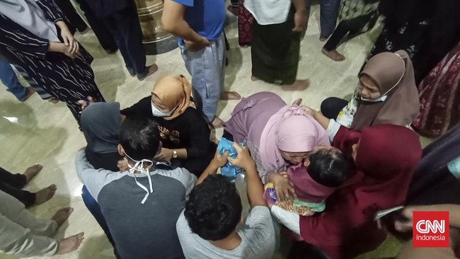 Sembilan korban tewas kecelakaan odong-odong dengan kerata api dimakamkan di Kampung Cibetik, Kelurahan Pengampelan, Kecamatan Walantaka, Kota Serang.