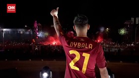 VIDEO: Sambutan Gila Suporter AS Roma untuk Dybala