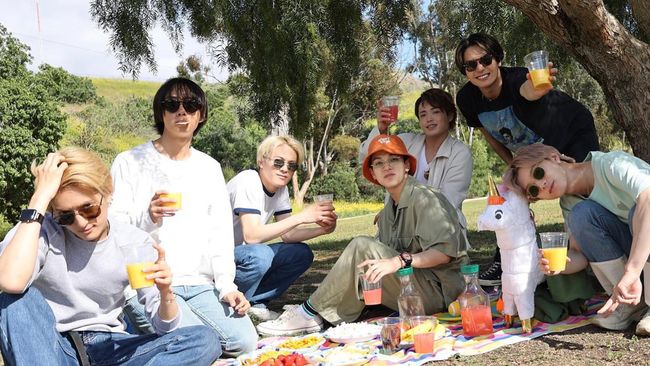 Ada banyak cerita seru dari Travis Japan selama tinggal selama empat bulan di Los Angeles, AS. Apa saja, ya, cerita dari mereka?