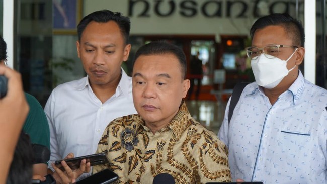 Wakil Ketua DPR Sufmi Dasco Ahmad mengatakan pihaknya masih mencari waktu untuk menggelar rapat menindaklanjuti Surpres Calon Panglima TNI.