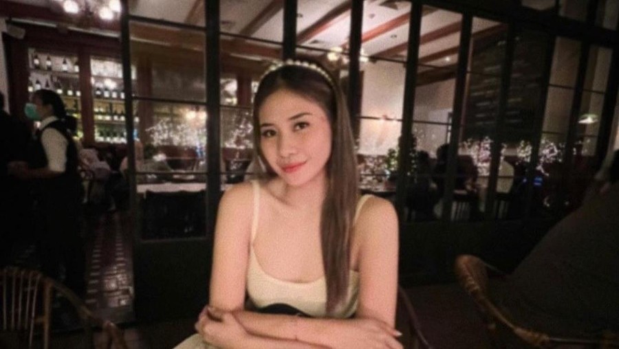 Claudia Senduk Claudia Senduk