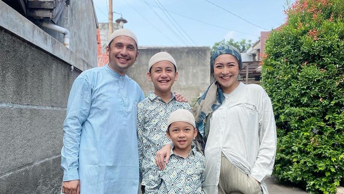 Corry Pamela Melahirkan