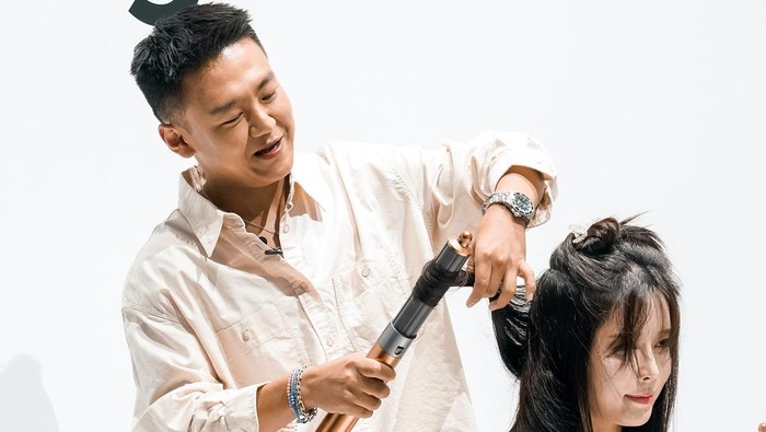 Cara Biar Punya Poni 'air-bangs' ala Artis Korea dari Hairstylist Terkenal, Psst.. Pernah Tangani Blackpink Juga Lho! Cara Biar Punya Poni 'air-bangs' ala Artis Korea dari Hairstylist Terkenal, Psst.. Pernah Tangani Blackpink Juga Lho!