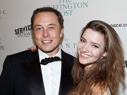 Mantan Istri Buka-bukaan, Elon Musk Ngotot Mau Pamer Roket di Kencan Ketiga