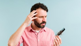 7 Cara Mengatasi Rambut Rontok dengan Bahan Alami