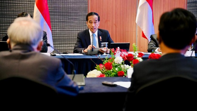Menteri Investasi Bahlil Lahadalia menyebut Hyundai akan berinvestasi ke ibu kota baru (IKN), usai pertemuan bos Hyundai dengan Presiden Jokowi.