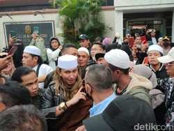 2 Adiknya Dicabuli dan Ditusuk, Habib Bahar bin Smith Ngamuk di Polres