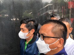 Penampakan Mardani Maming Serahkan Diri ke KPK