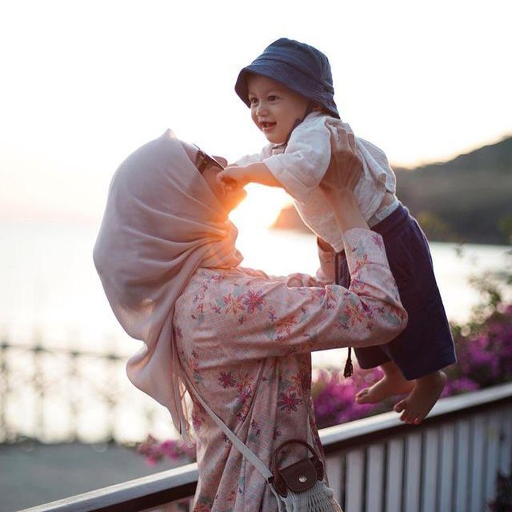 <p>Jika dilihat dari Instagram-nya, Mega memang beberapa kali mengajak putranya untuk wisata <em>outdoor</em>. (Foto: Instagram @megaiskanti)</p>