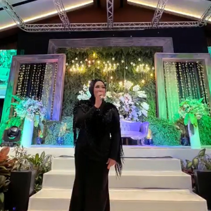 <p>Usai menjalani pemulihan pasca operasi bariatrik, Melly Goeslaw sudah terlihat kembali menjalani aktivitasnya. (Foto: Instagram @melly_goeslaw)</p>