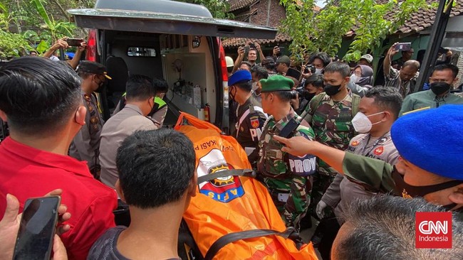 Sepekan lebih dalam pelarian, Kopda Muslimin ditemukan meninggal dunia di kediaman orang tuanya di Kendal, Jawa Tengah, Kamis (28/7) pagi.