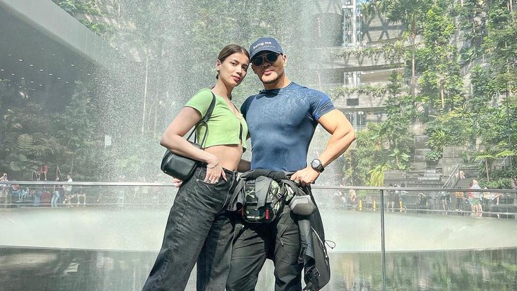 Potret Sabrina dan Deddy Corbuzier Setelah Menikah Potret Sabrina dan Deddy Corbuzier Setelah Menikah