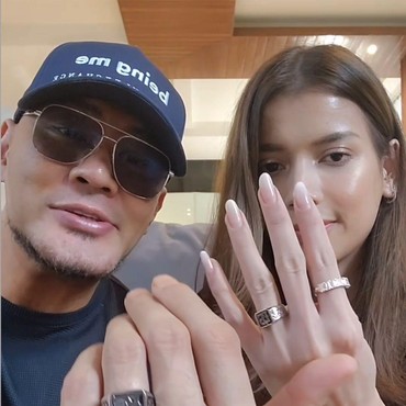 Hilangkan Cincin Nikah dengan Trik Sulap, Deddy Corbuzier Diledek Sang Istri