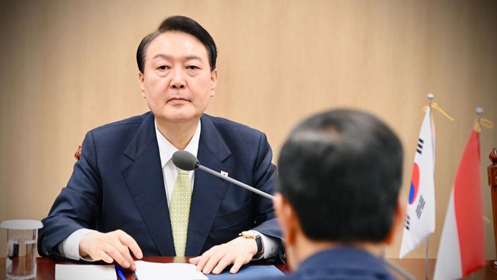 Presiden Joko Widodo melakukan pertemuan dengan Presiden Korea Selatan Yoon Suk-yeol di Kantor Kepresidenan Yongsan, Seoul, Kamis sore, 28 Juli 2022. Presiden Jokowi tiba dan disambut langsung oleh Presiden Yoon. (Dok: Biro Pers Sekretariat Presiden)