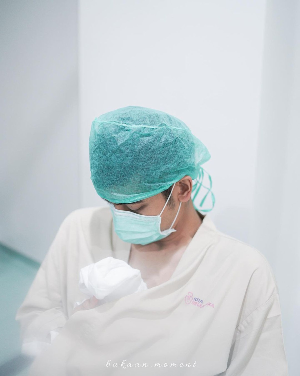 Ria Ricis Melahirkan