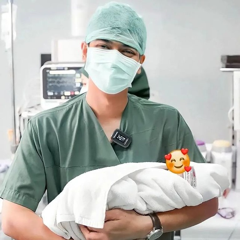 Ria Ricis Melahirkan