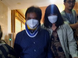 Viral Dipakai Roy Suryo, Apa Sih Fungsi Neck Support?