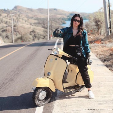 10 Pesona Sintya Marisca si Anak Vespa yang Disebut Dipacari El Rumi