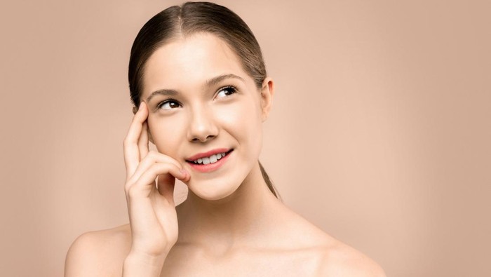 Nggak Punya Banyak Produk Skincare, Bisa Tetap Glowing, Kok! Kenalan dengan Skin Minimalism Nggak Punya Banyak Produk Skincare, Bisa Tetap Glowing, Kok! Kenalan dengan Skin Minimalism