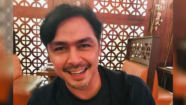 Pedangdut Thomas Djorghi melakukan remaster lagu ikoniknya yang berjudul Umpan Cinta dengan sentuhan baru.