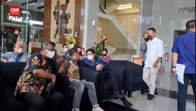 VIDEO: Detik-detik Mardani Maming Penuhi Panggilan KPK