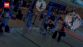 VIDEO: Detik-detik Polisi Lumpuhkan Tersangka Penembakan di Bandara AS