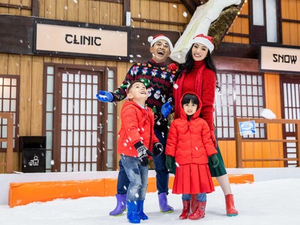 Ajak Si Kecil Main Salju di Trans Snow World Surabaya, Dijamin Betah Berlibur