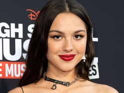 Olivia Rodrigo Andalkan Lipstik Antiluntur di Konser: Agar Tak Meleber ke Wajah