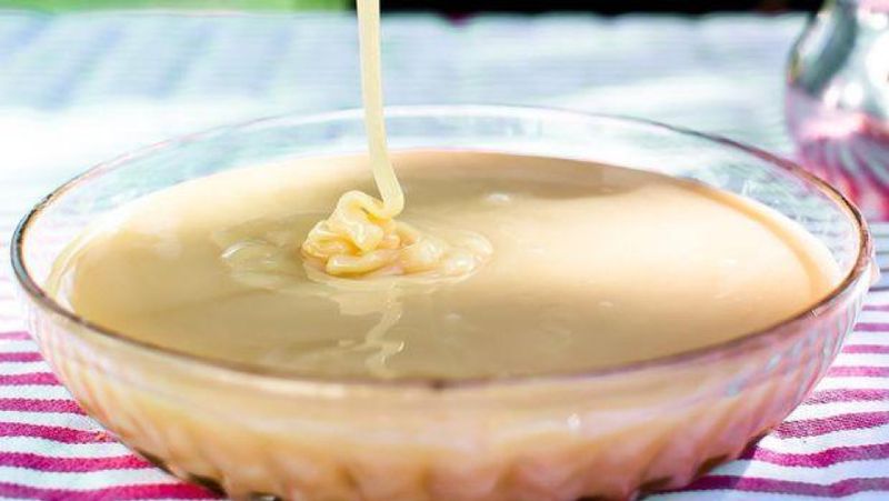 Susu kental manis merupakan bahan pelengkap makanan serbaguna yang ekonomis dan praktis.