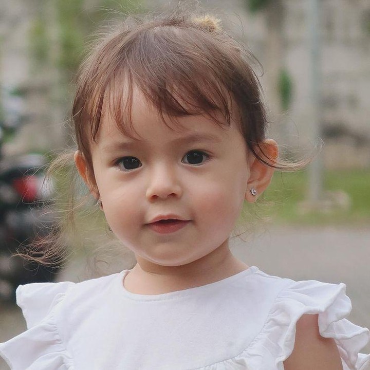 <p>Kehadiran Chloe merupakan hadiah tak ternilai bagi Asmirandah dan Jonas Rivanno. Selama 7 tahun, pasangan ini menanti buah hati hingga akhirnya Chloe hadir memberikan kebahagiaan untuk keduanya. (Foto: Instagram @chloeemmanuellevanwattimena)</p>