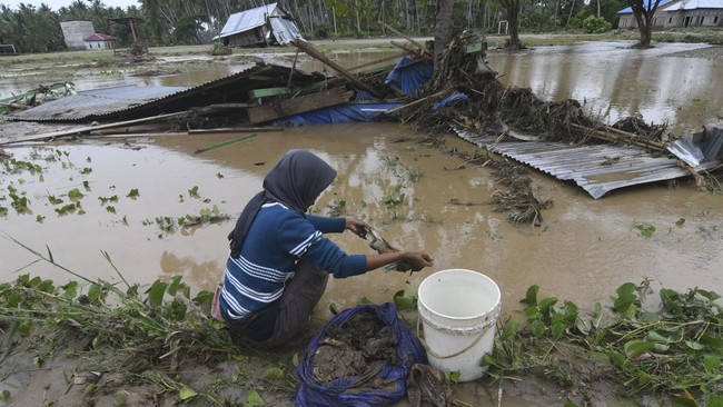 Bencana banjir merendam satu desa di Kecamatan Sausu, Kabupaten Parigi Moutong, Sulawesi Tengah.