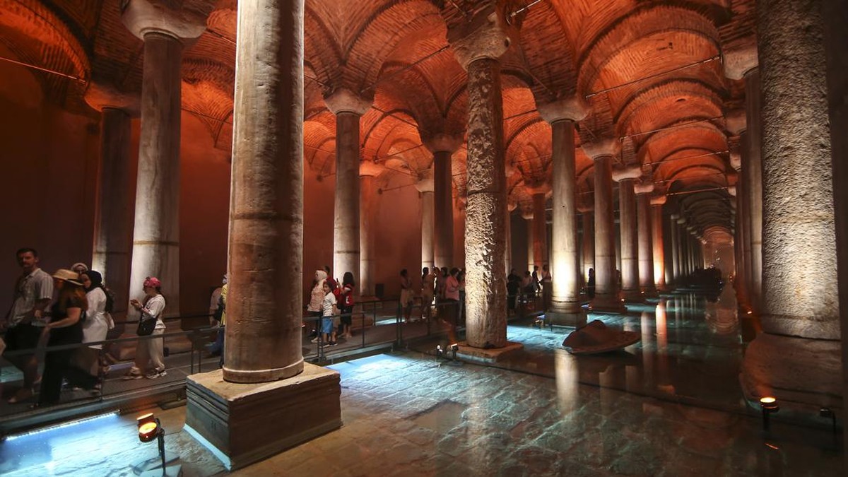 FOTO: Menyusuri Basilika Cistern Tempat Penampungan Air Kuno di Turki