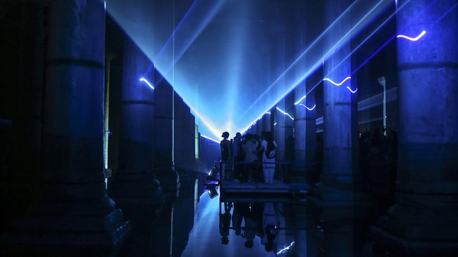 FOTO: Menyusuri Basilika Cistern Tempat Penampungan Air Kuno di Turki