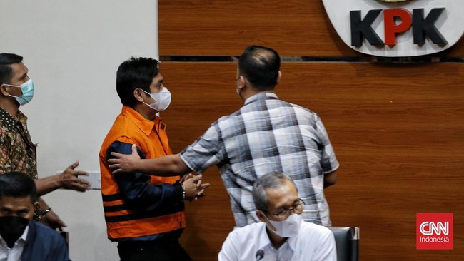 Tim penyidik KPK juga telah mendalami aktivitas keuangan sejumlah perusahaan tambang di Tanah Bumbu yang diduga terafiliasi dengan Maming.