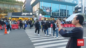 Dukuh Atas Masih Ramai Pengunjung, Fashion Show Dilarang Sore Ini