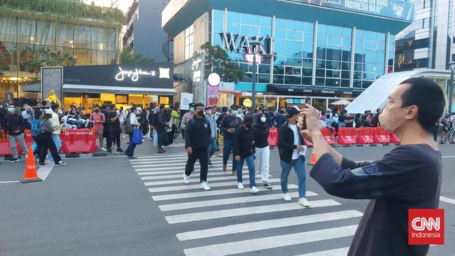 Kegiatan Citayam Fashion Week (CFW) masih ramai pengunjung hingga Jumat (29/7) sore.