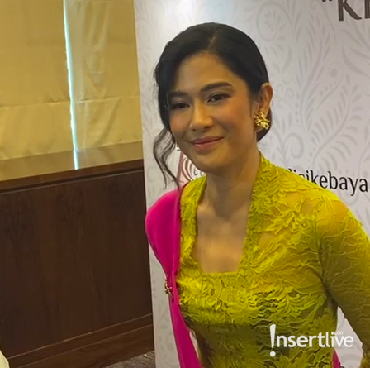 Kelihatan Anggun & Mewah, Dian Sastro Nggak Malu Pakai Kebaya Rp55 Ribu