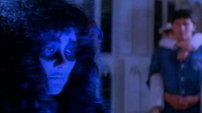 Sinopsis Malam Satu Suro merupakan film horor legendaris Suzzanna yang mengisahkan kisah cinta tragis sundel bolong dengan manusia.