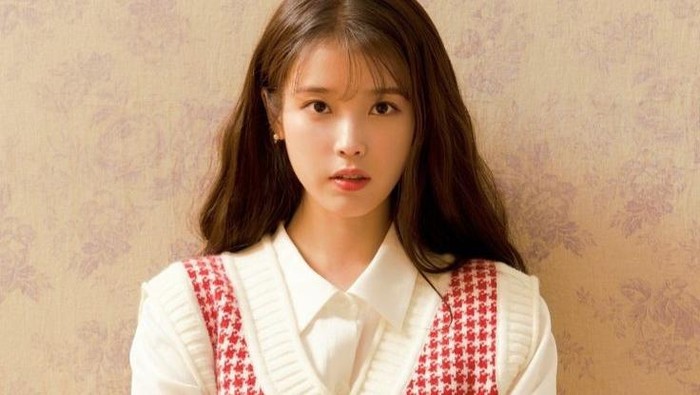Solois IU Tetap Cute di Usia 30an, Berikut 7 Gaya Andalannya Solois IU Tetap Cute di Usia 30an, Berikut 7 Gaya Andalannya